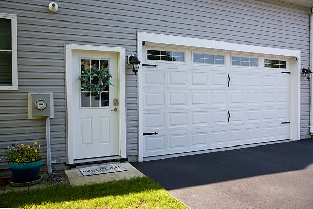 24/7 Emergency Garage Door Panel Replacement experts in Webberville, MI